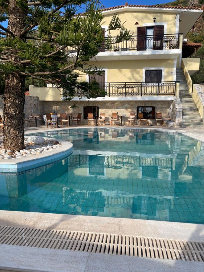 Lithos By The Sea Bed & Breakfast Neo Oitilo Bagian luar foto