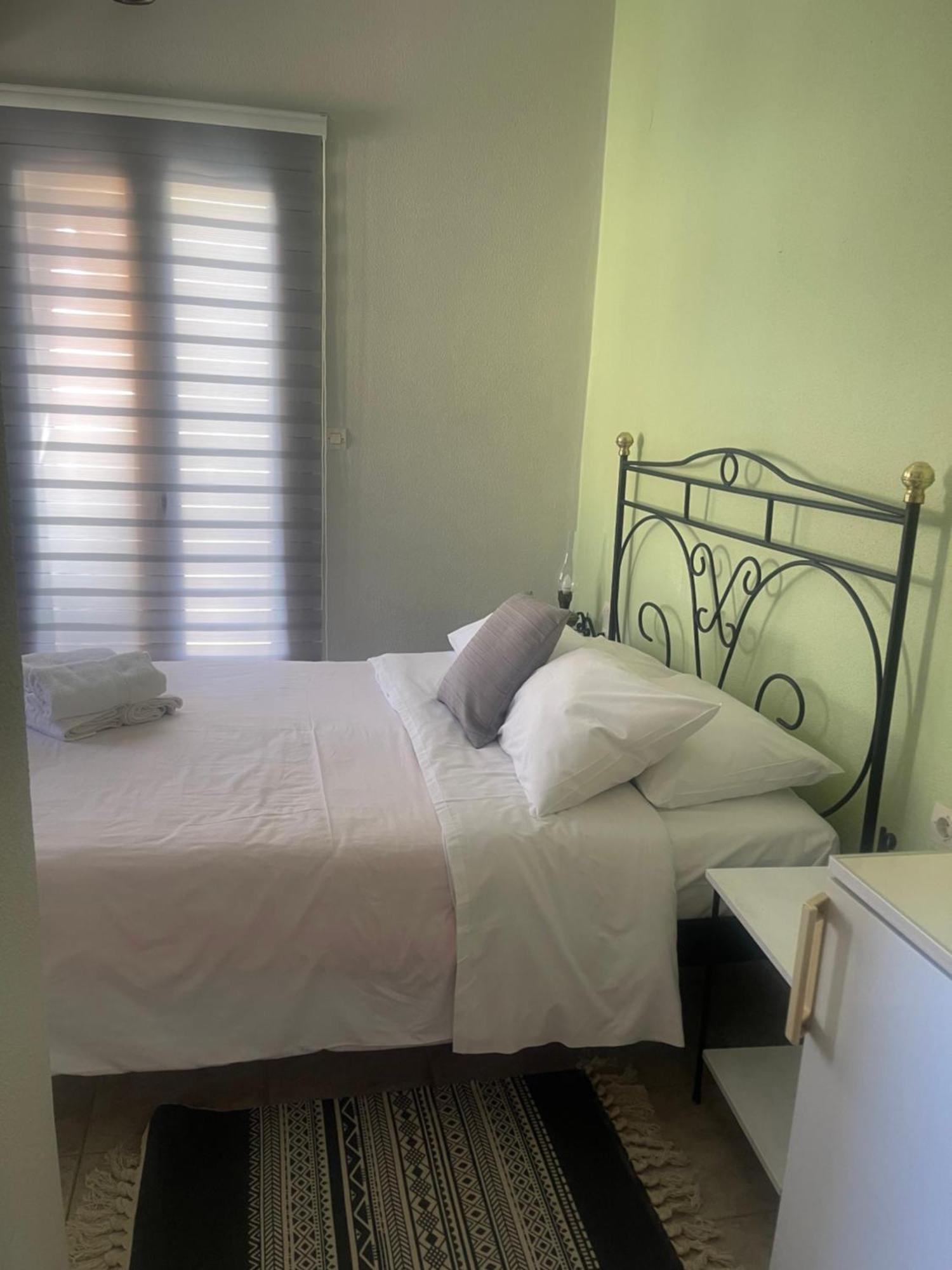 Lithos By The Sea Bed & Breakfast Neo Oitilo Bagian luar foto