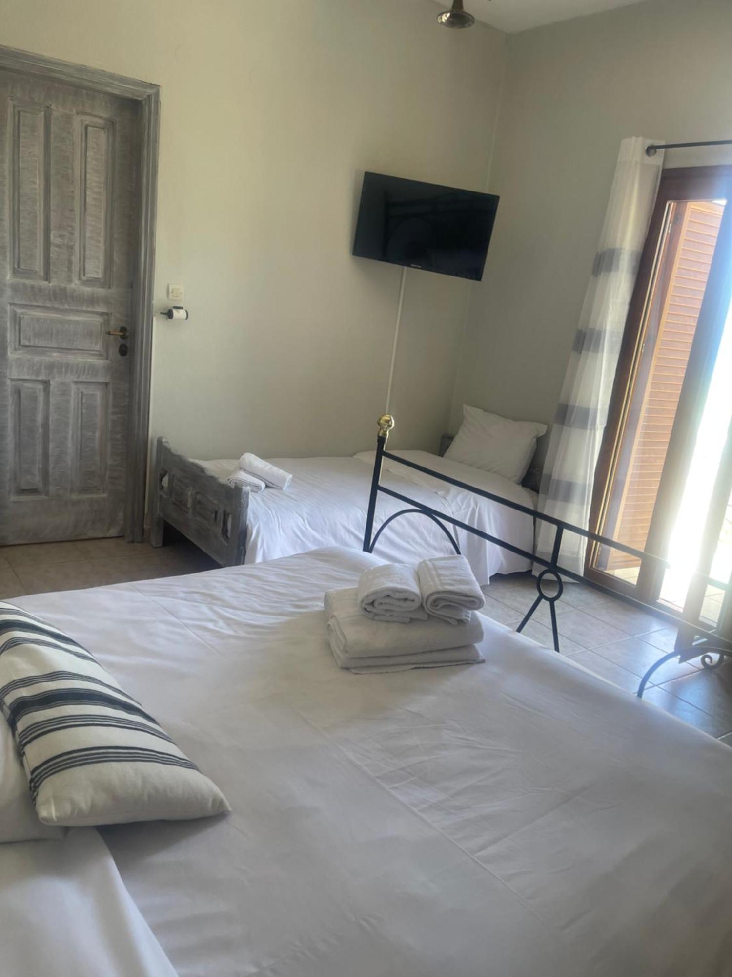 Lithos By The Sea Bed & Breakfast Neo Oitilo Bagian luar foto