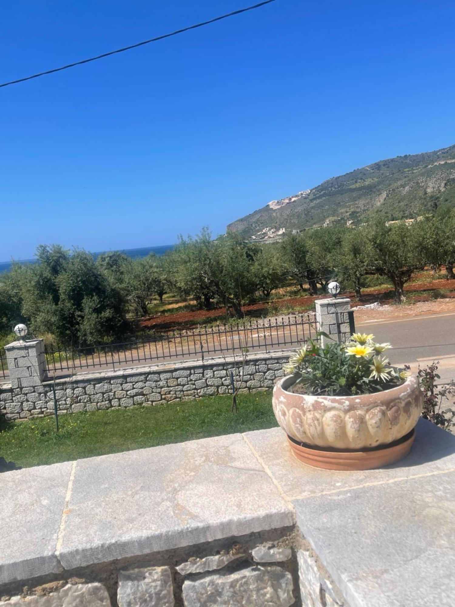 Lithos By The Sea Bed & Breakfast Neo Oitilo Bagian luar foto