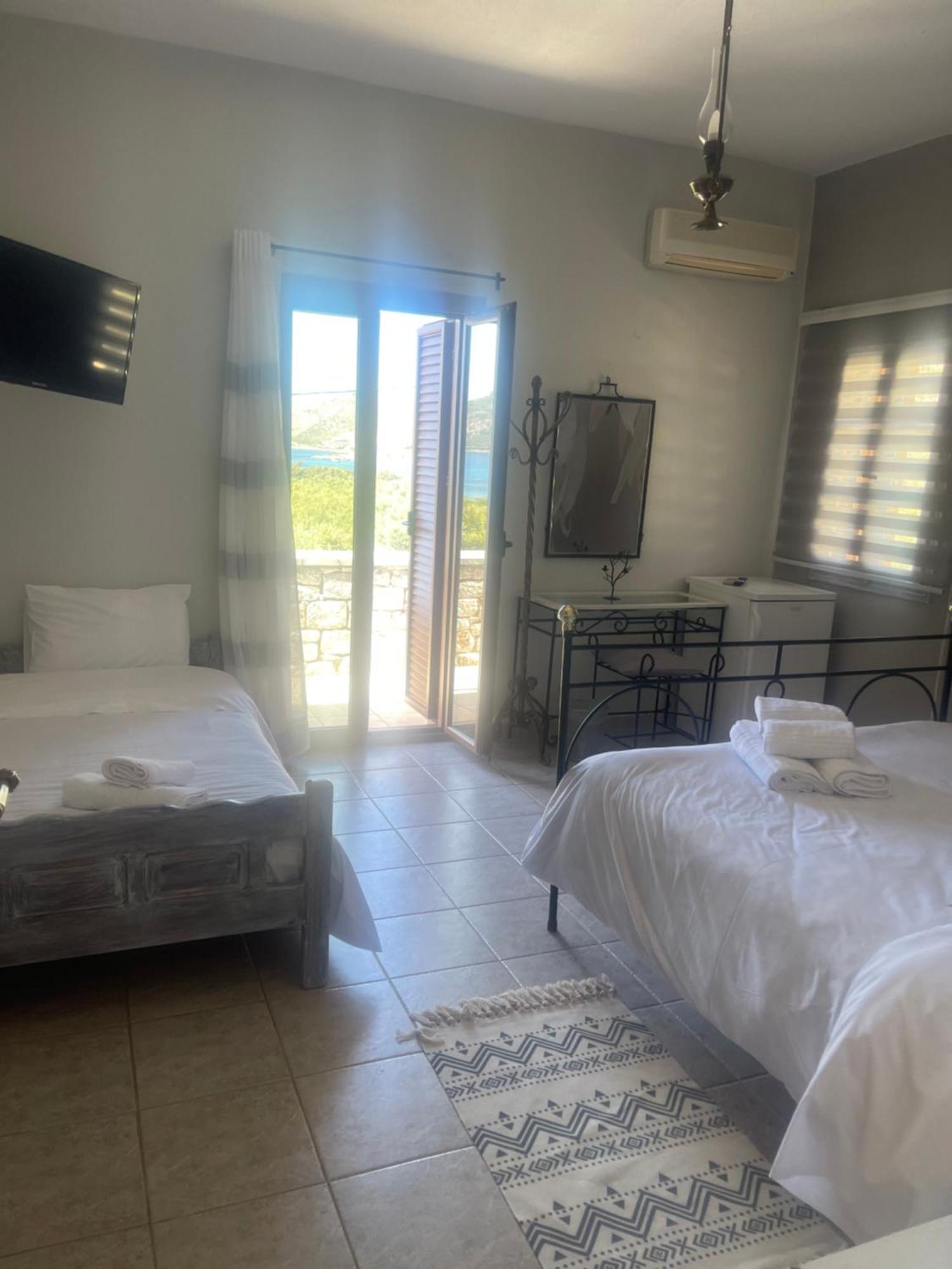 Lithos By The Sea Bed & Breakfast Neo Oitilo Bagian luar foto
