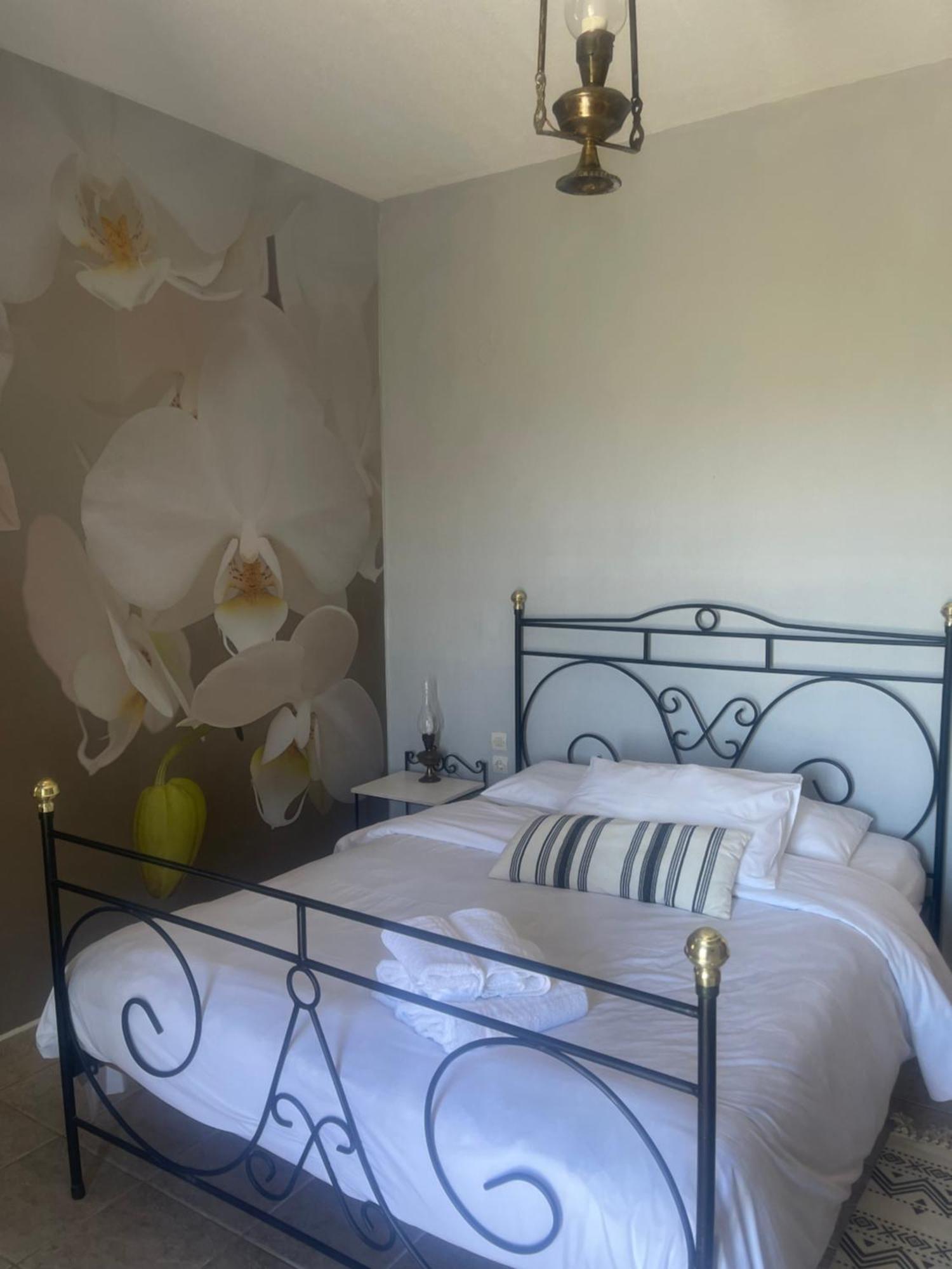 Lithos By The Sea Bed & Breakfast Neo Oitilo Bagian luar foto