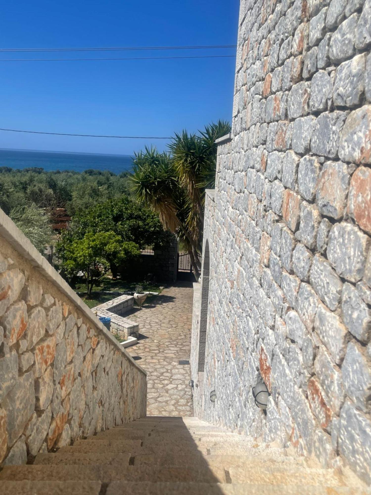 Lithos By The Sea Bed & Breakfast Neo Oitilo Bagian luar foto