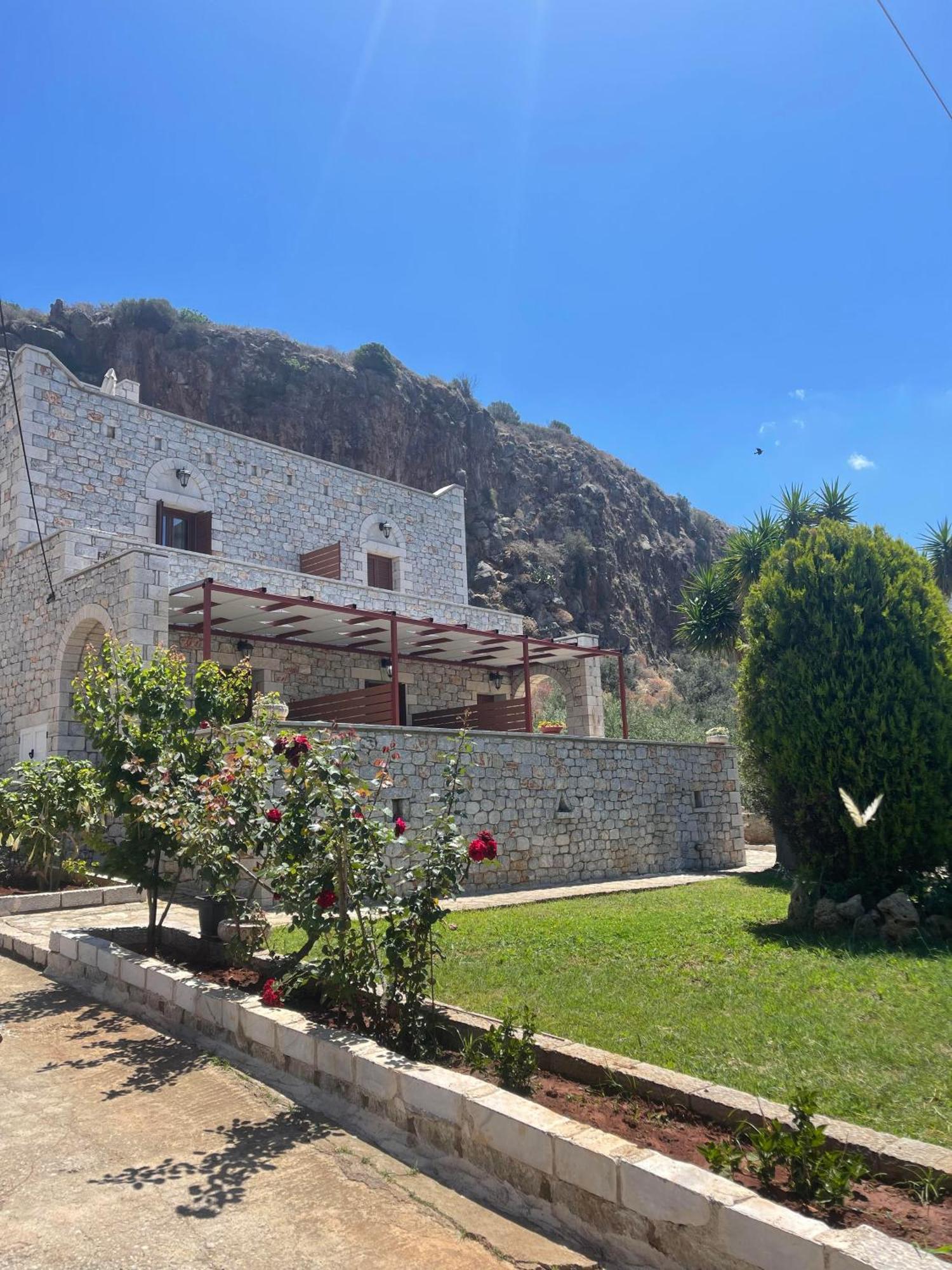 Lithos By The Sea Bed & Breakfast Neo Oitilo Bagian luar foto
