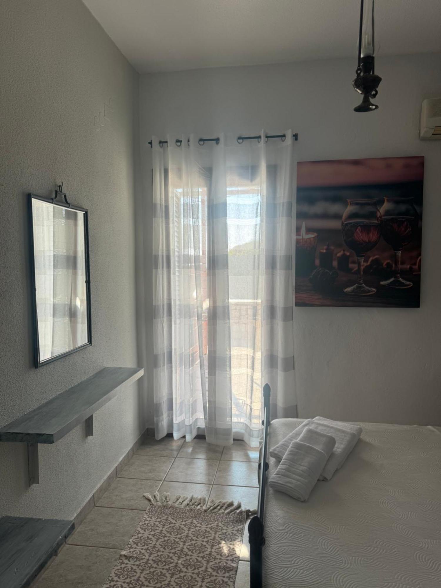 Lithos By The Sea Bed & Breakfast Neo Oitilo Bagian luar foto