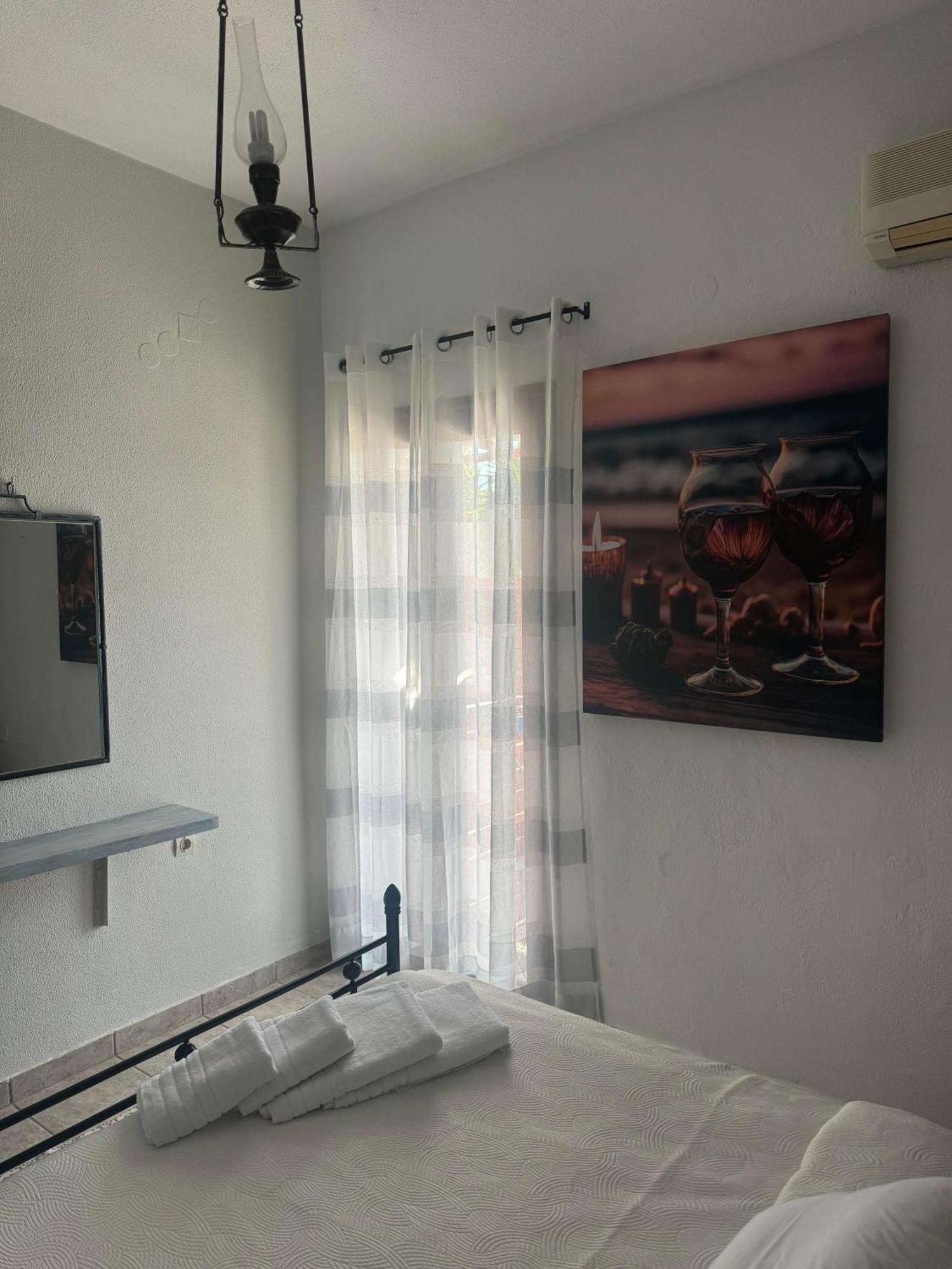 Lithos By The Sea Bed & Breakfast Neo Oitilo Bagian luar foto